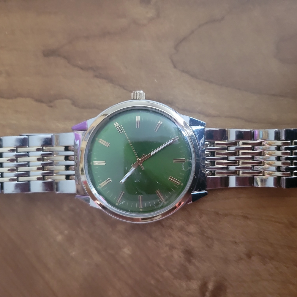 Green and Silver Classic Metal Link Watch
